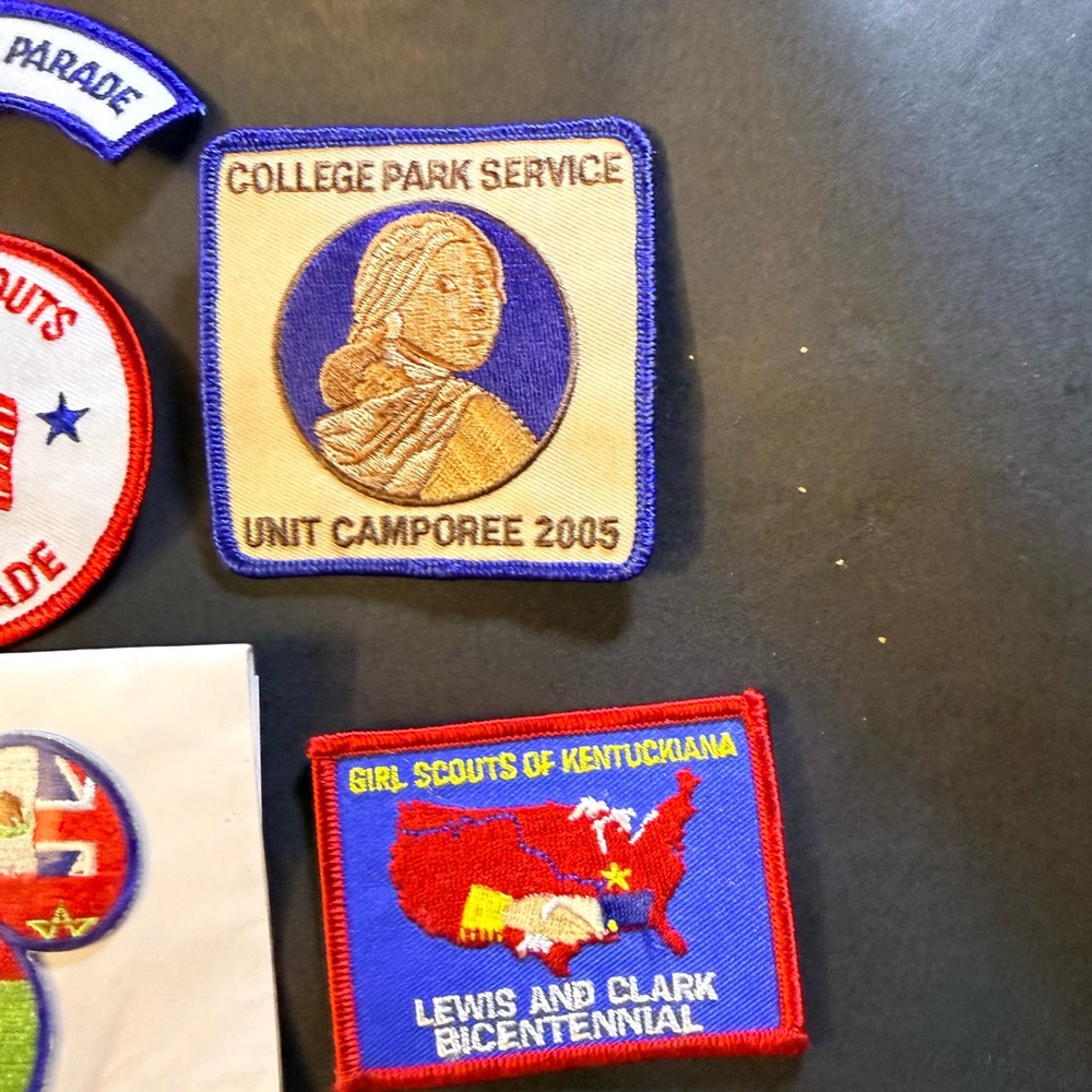 Vintage Girl Scouts Patch Badge Lot Epcot White House Parade 2005 Disney - Picture 3 of 10